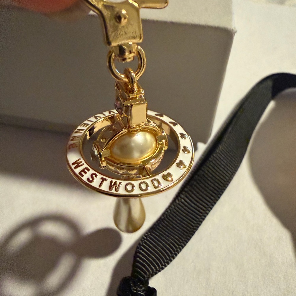 NANA x Vivienne Westwood Gold and Pearl Orb Earrings - Picture 6 of 9